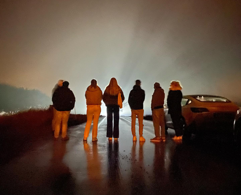 elever deltar i trafiaknt i mørket hos Randesund trafikkskole